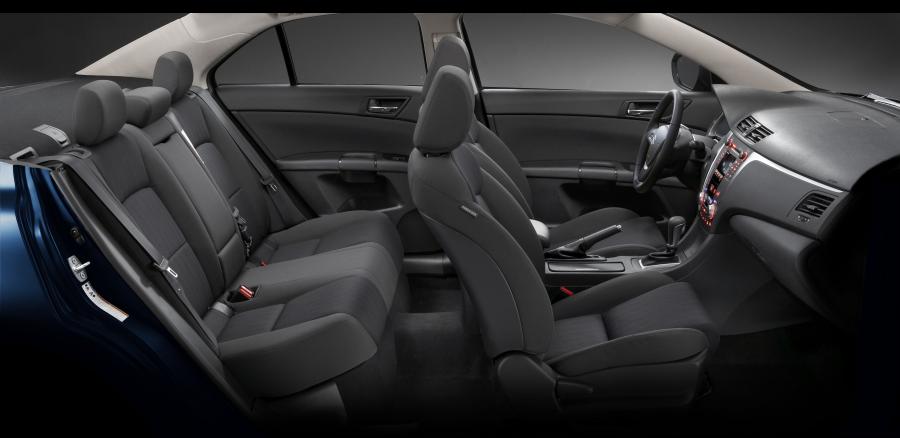 Suzuki Kizashi 2010 года  (фото 20 из 136)